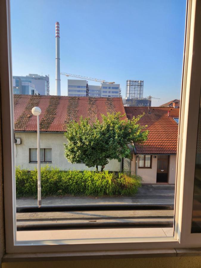 Lider With Free Parking Cca 54m2 Sa Dvije Sobe Daire